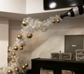 CHAMPAGNE BOTTLE WITH BUBBLES BALLOON DECOR 12FT